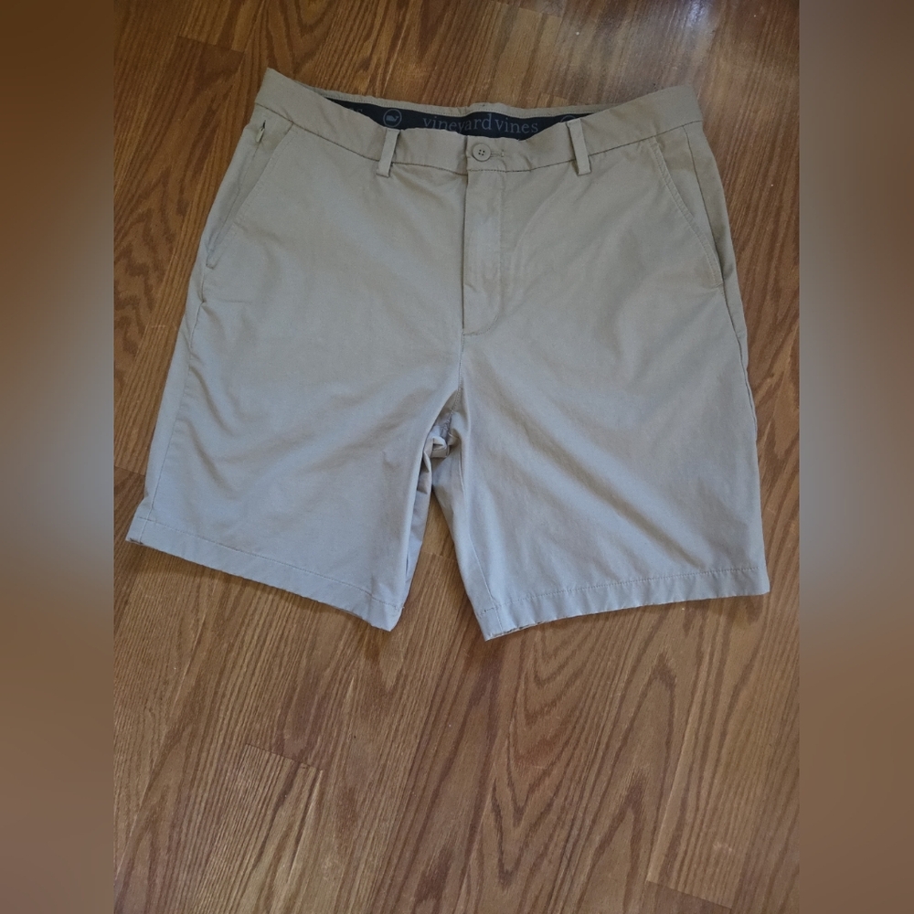 Vineyard Vines Men's Khaki On The Go Athletic Shorts Size 34